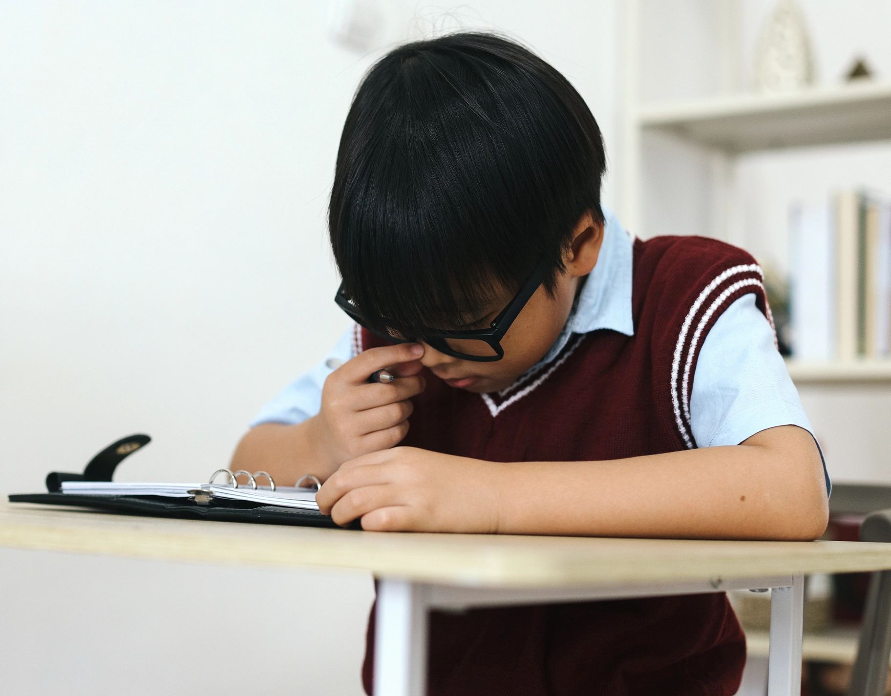 Here's what parents can do when their kids feel lonely in school