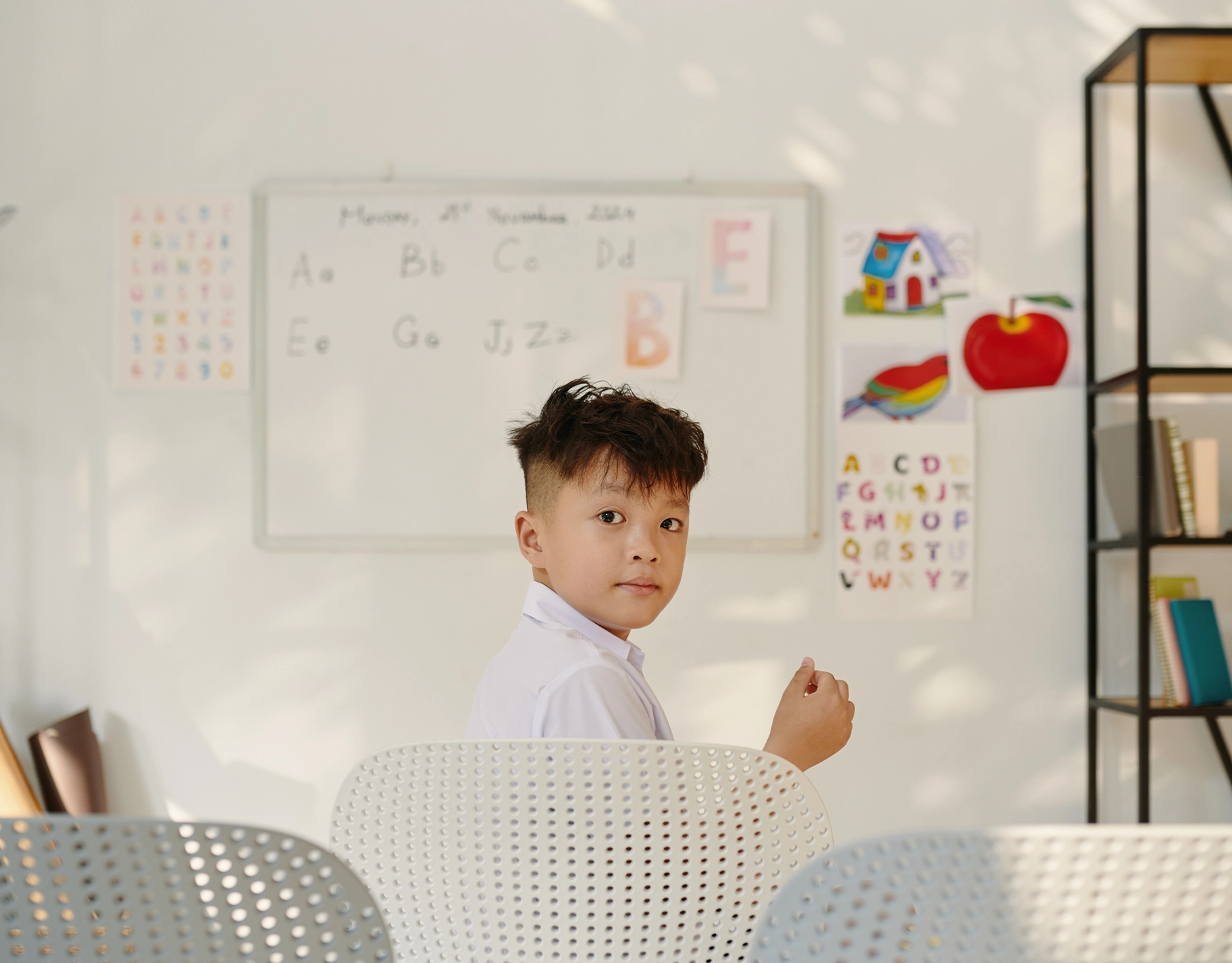 Here's what parents can do when their kids feel lonely in school