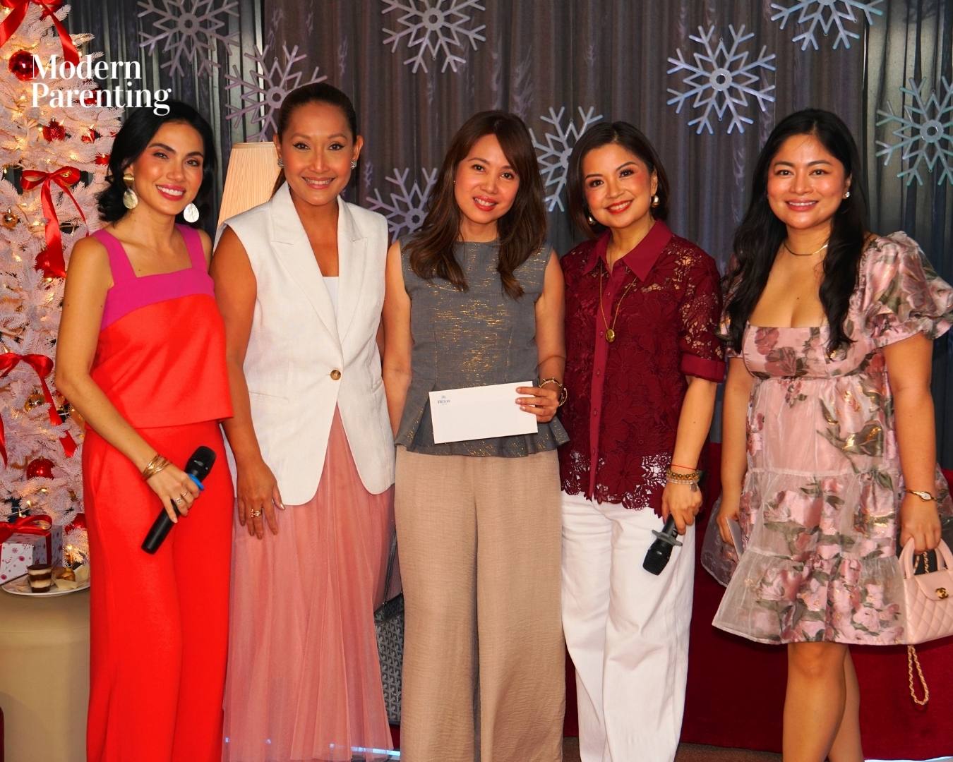Winners of GCs worth PHP5000 Resorts World, L to R: Anne Gauthier, Mitch Suarez, Niña Corpuz, Marga Tupaz, Janine Khazaie