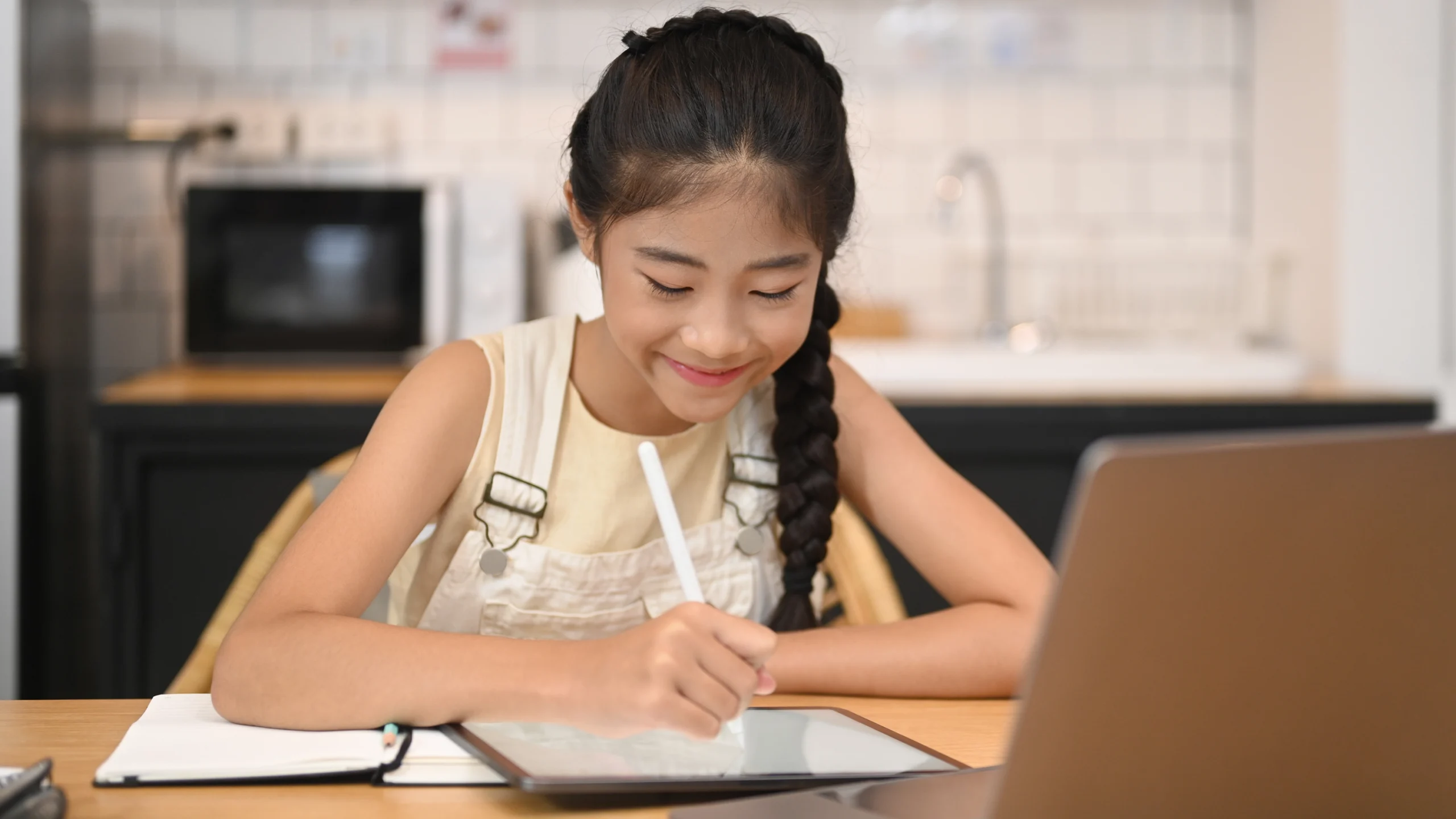 A Parent’s Guide: Should Kids Use AI for Homework?