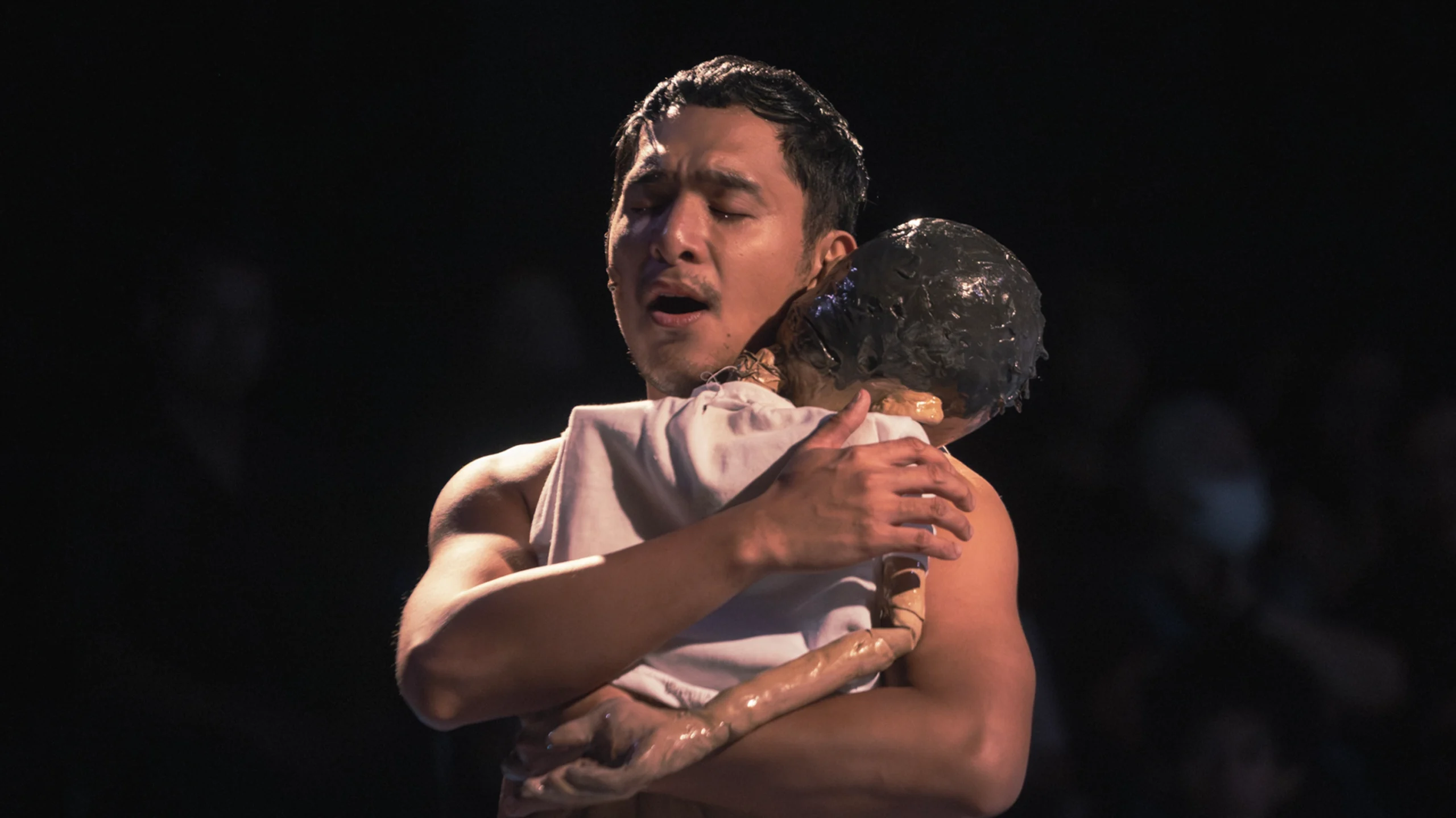 Ang Kaliitan ng Kasalukuyan: A Powerful Story Every Family Will Relate To