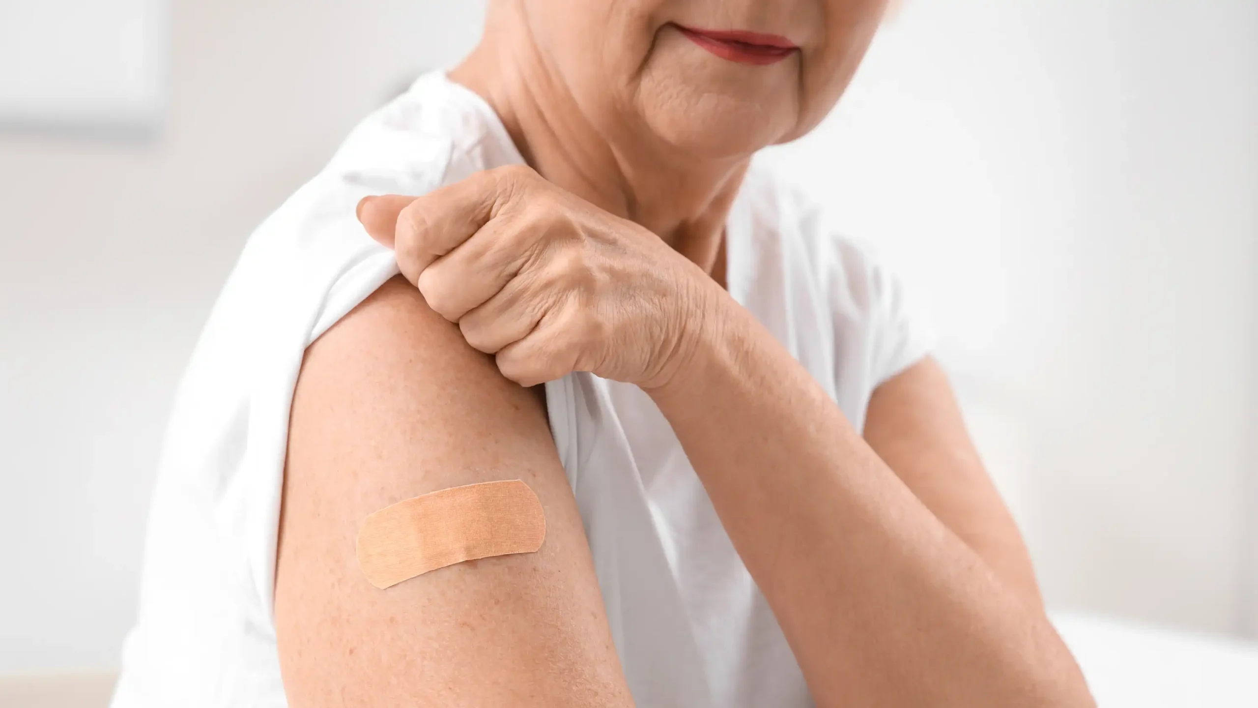 5 Vaccines Doctors Recommend For Older Parents to Get